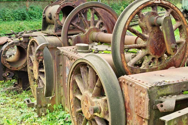 Σκουριασμένος Άξονας Τροχούς Από Παλιά Ατμομηχανή Μπορείτε Επίσης Δείτε Ένα — Φωτογραφία Αρχείου