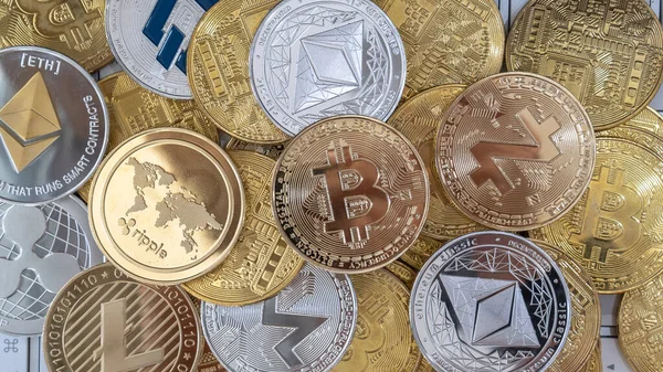 Criptomoneda Bitcoin Btc Con Moneda Criptomoneda Digital Altcoin Eth Ethereum — Foto de Stock