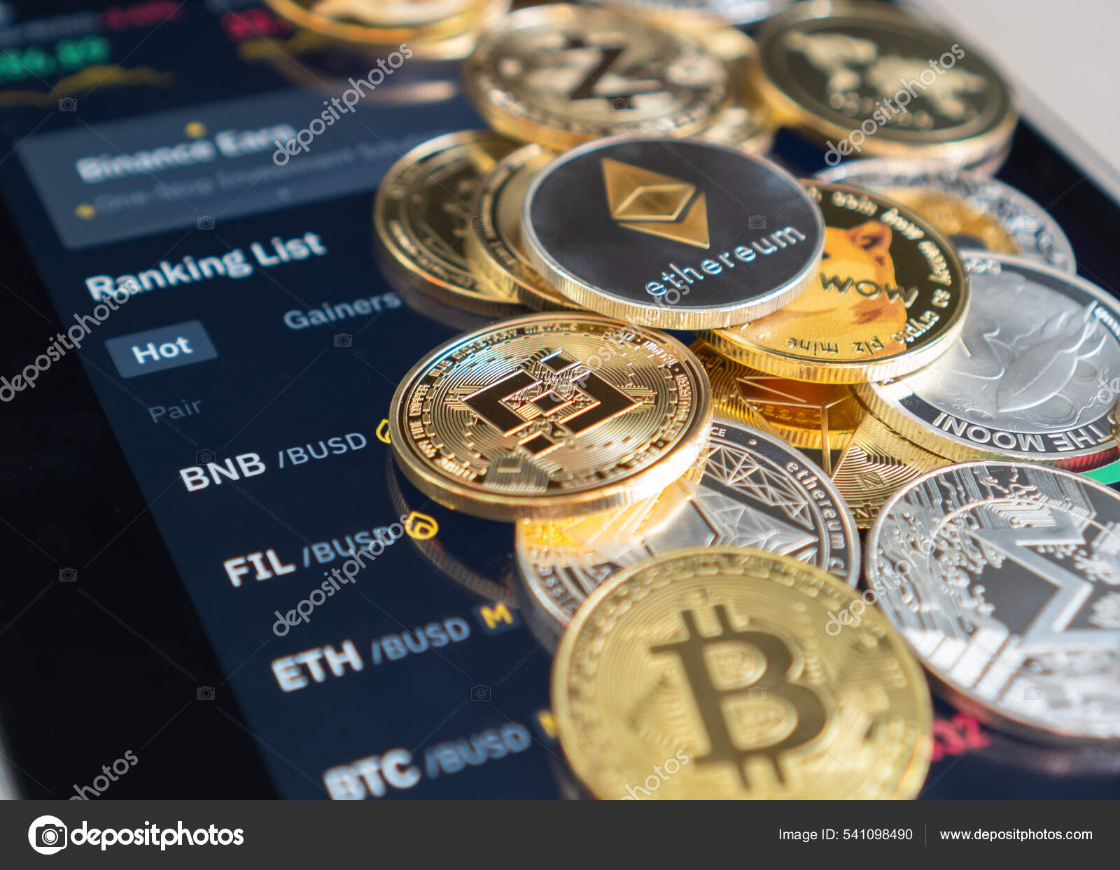 Binance交易应用程序与Bnb的比特币Btc Ethereum Dogecoin Cardano Litcoin  Altcoin数字硬币加密货币Defi P2P分散式金融和金融技术银行市场的加密货币——