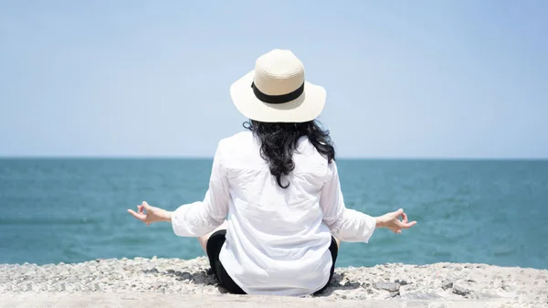 Mantra Yoga Meditation Spiritual Mental Health Practice Traveling Retreat Concept — Zdjęcie stockowe