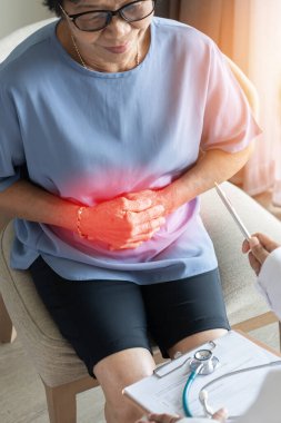 Mide kanseri, bağırsak sendromu, hazımsızlık, ishal ya da GERD (gastro-özofagus reflü hastalığı) nedeniyle karın ağrısı olan yaşlı, olgun bir kadında karın ağrısı.)