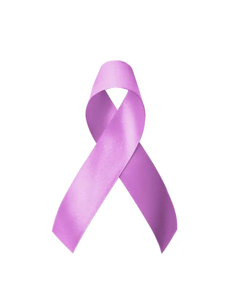 6月の国立がん生存者のためのラベンダーリボン意識クリッピングパスを持つ白い背景に手で隔離されたラベンダー紫色の弓の色 — ストック写真