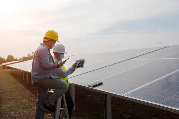 Criação Energia Renovável Partir Luz Solar Com Células Solares Para — Fotografia de Stock