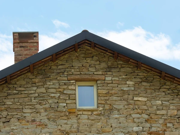 Detail Sidewall Roof Old Stone Country House Small Window Chimney — Stock Photo, Image
