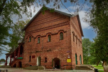 - Rusya. Uglich kasabası. Kremlin. Appanage Prensleri Sarayı, Batı Yakası