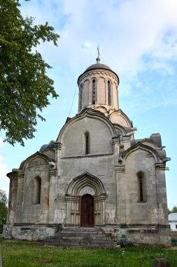 - Rusya. Moskova. Spaso-Andronnikov Manastırı 'ndaki Spassky Katedrali. Kuzey tarafı