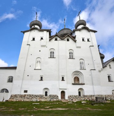 - Rusya. Solovki. Solovetsky Manastırı 'ndaki Spaso-Preobrazhensky Katedrali. Güneyden Görünüm
