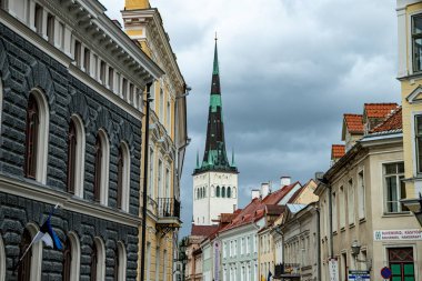 Tallinn, Estonya - 20.08.2021 Tallinn Mimarlık, dar sokaklar