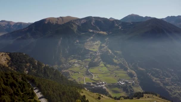 Bezpilotní Záznam Tenkého Závoje Mlhy Údolí Východních Pyrenejích Andorře — Stock video