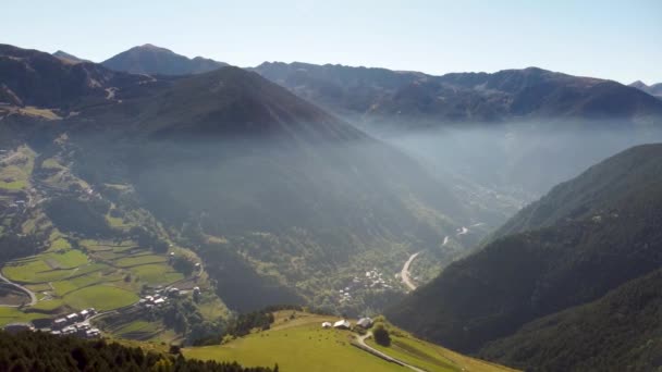 Drönarbilder Tunn Slöja Med Dimma Dal Östra Pyrenéerna Andorra — Stockvideo