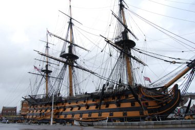 HMS Zaferi, Birleşik Krallık 'ın Portsmouth kentindeki tarihi tersanede kalıcı olarak sergileniyor.