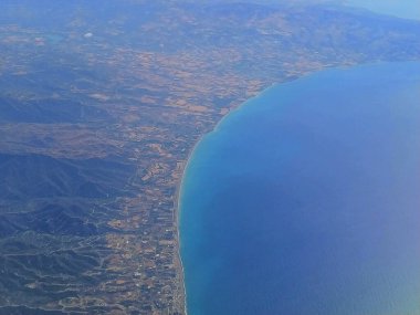 Kıbrıs 'ın kıyı şeridinin havadan görüntüsü