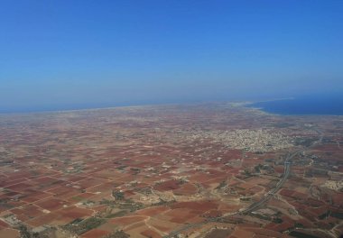 Kıbrıs 'ın kıyı şeridinin havadan görüntüsü