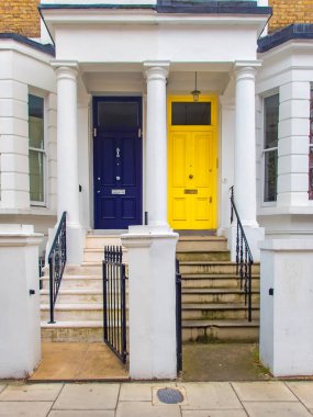 Batı Londra 'nın Notting Hill bölgesinde renkli evler