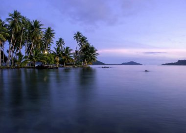 Chuuk State, Micronesia Pasifik adasında günbatımı