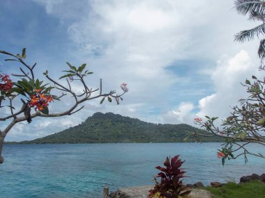 Güney Pasifik 'teki uzak tropik Truk lagünü adaları