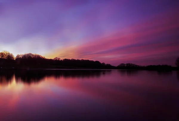 Soluppgång Vid Fairlands Valley Park Stevenage Hertfordshire Storbritannien — Stockfoto