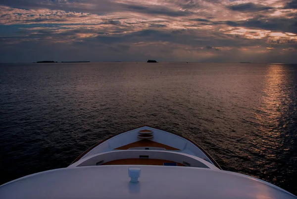 Luxury Yacht Maldives Sunset — Stock Photo, Image