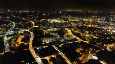İngiltere 'nin Suffolk kentindeki gece Ipswich' in merkezinin hava görüntüsü.