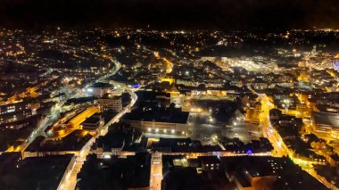 İngiltere 'nin Suffolk kentindeki gece Ipswich' in merkezinin hava görüntüsü.