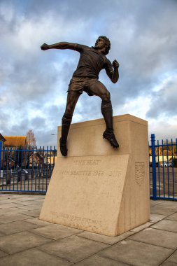 Kevin Beattie 'nin heykeli Ipswich, İngiltere' deki Portman Road Stadyumu 'nun önünde.