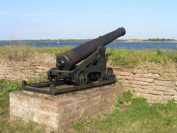 Old Cannon Pointing Out Baltic Sea Coast Karlskrona Sweden — Stok fotoğraf