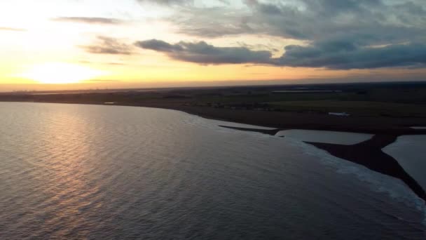 Nagranie Drona Zachodzącego Słońca Nad Wybrzeżem Shingle Street Suffolk — Wideo stockowe