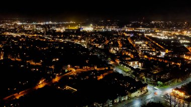 İngiltere 'nin Suffolk kentindeki gece Ipswich' in merkezinin hava görüntüsü.