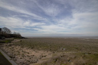 İngiltere 'nin Lancashire kentindeki Heysham kıyı kasabasında gelgit alçak.