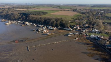 Suffolk, İngiltere 'deki Pin Mill' in hava görüntüsü.