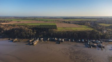 Suffolk, İngiltere 'deki Pin Mill' in hava görüntüsü.
