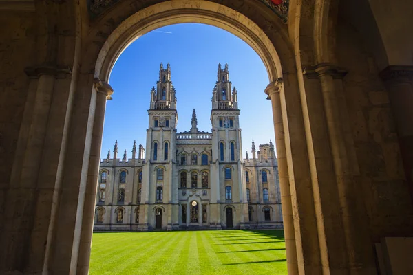 英国オックスフォード大学の全てのソウル カレッジ — ストック写真
