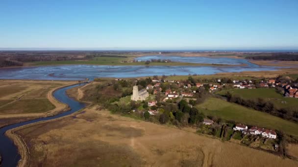 Drone Πλάνα Από Χωριό Blythburgh Στο Suffolk Ηνωμένο Βασίλειο — Αρχείο Βίντεο