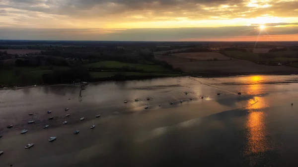 英国サフォークの日没時の無人機からのオーウェル川の眺め — ストック写真