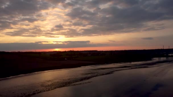 Безпілотних Кадрів Річки Орвелл Дрона Заході Сонця Саффолку Велика Британія — стокове відео