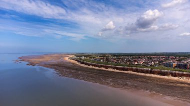 Norfolk, İngiltere 'deki Hunstanton' daki uçurumların hava görüntüsü.