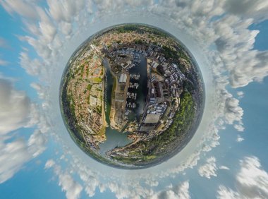 Ipswich, Suffolk, İngiltere 'deki Islak Rıhtım' ın küçük bir gezegen manzarası.