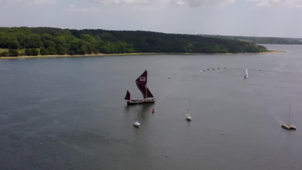 Безпілотних Кадрів Старої Thames Sailing Barge River Orwell Suffolk — стокове відео
