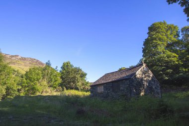 Cumbria, İngiltere 'deki Lake District' te küçük bir taş bina.