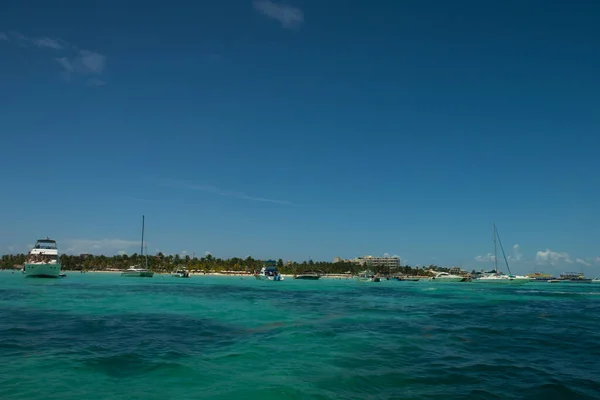 Σκάφη Αναψυχής Κοντά Στην Playa Norte Στο Isla Mujeres Μεξικό — Φωτογραφία Αρχείου