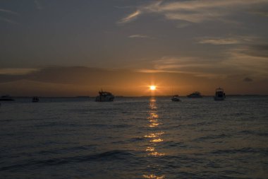 Meksika, Cancun yakınlarındaki Isla Mujeres 'de Playa Norte' de gün batımı