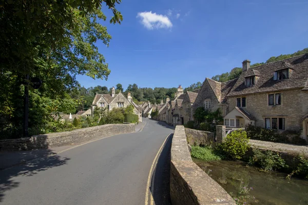 İngiltere 'nin Wiltshire kentindeki Combe Kalesi' nin pitoresk köyü.