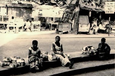 Merkez Accra 'daki sokak satıcıları, Gana c.1958