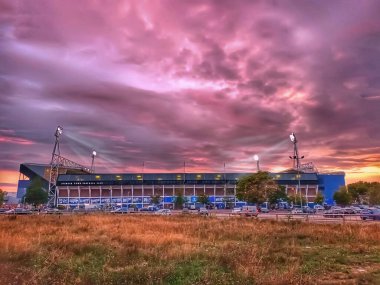 Ipswich, Suffolk, İngiltere 'deki bir gece maçından önce gün batımında Portman Yolu.