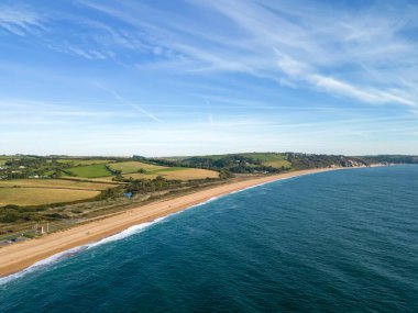 Devon, İngiltere 'deki Slapton Sands' in muhteşem plajının havadan görüntüsü.