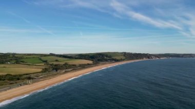 Devon, İngiltere 'deki Slapton Sands' deki etkileyici plajın 4K videosu.
