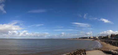 Morecambe, Lancashire, İngiltere 'deki deniz cephesinin panoramik görüntüsü.