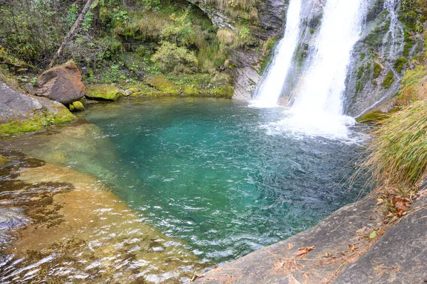 Pequeña Cascada Formada Por Torrente Gravio Los Alpes Italianos — Foto de Stock