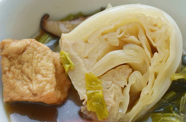 Repolho Fervido Com Cenoura Tofu Cobertura Fatia Cogumelo Sopa Vegetariana — Fotografia de Stock