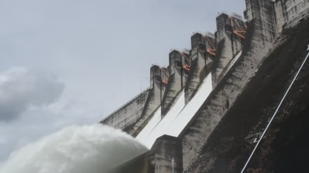 Вода Стікає Затопленої Брами Хун Ден Пракарн Чон Велетенська Бетонна — стокове відео